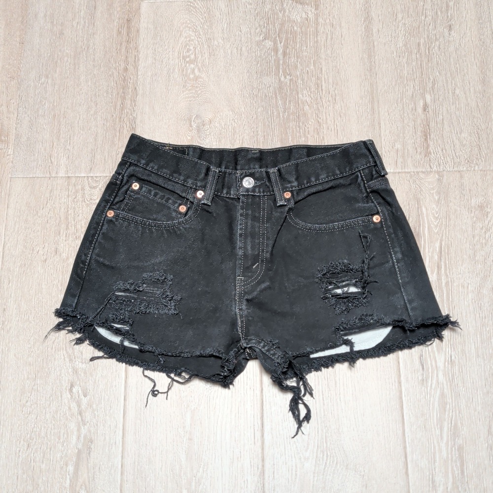 Levis 550 Distressed Black Denim Cut Off Shorts Women 28x12 Relaxed Fit Raw Hem